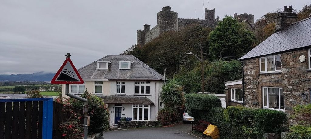 Semi detached holiday cottage under the walls of Harlech Castle